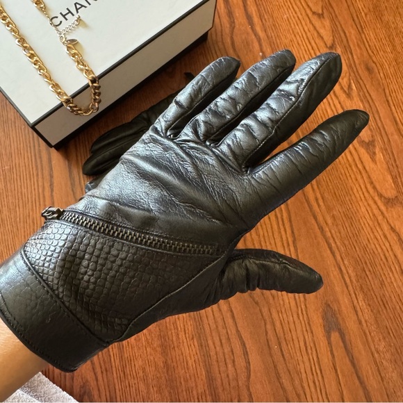 Bloomingdale’s leather and cashmere lined gloves - Picture 14 of 16